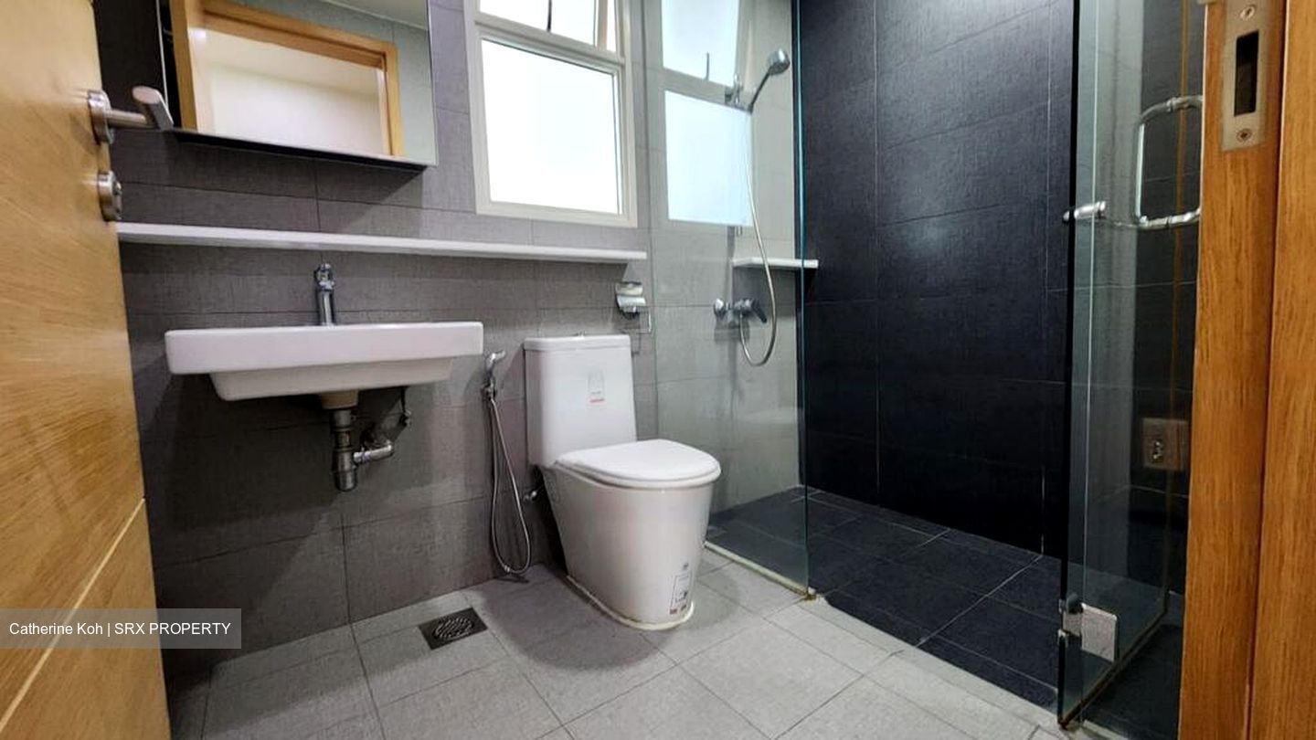 Vacanza @ East (D14), Condominium #619433031